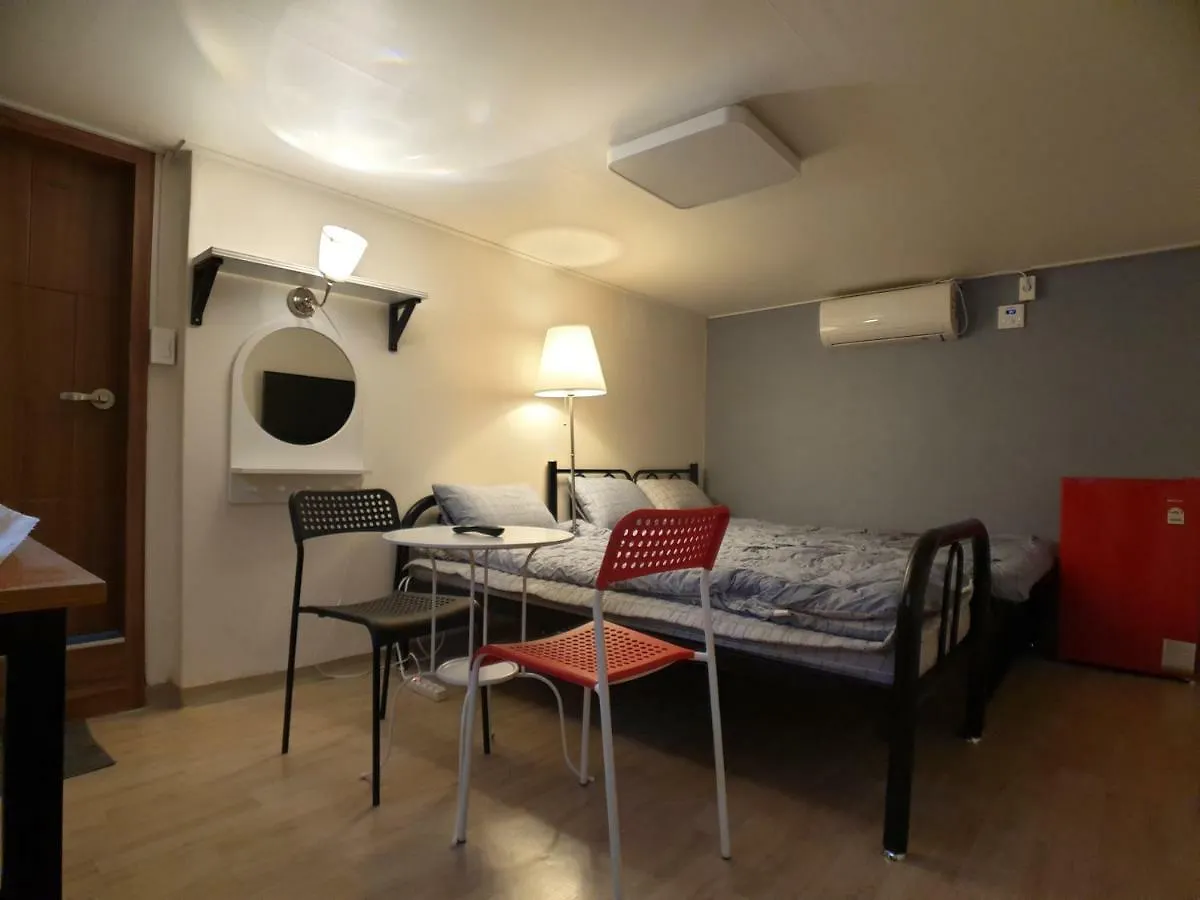 Little Star Guesthouse Seoul 2*,
